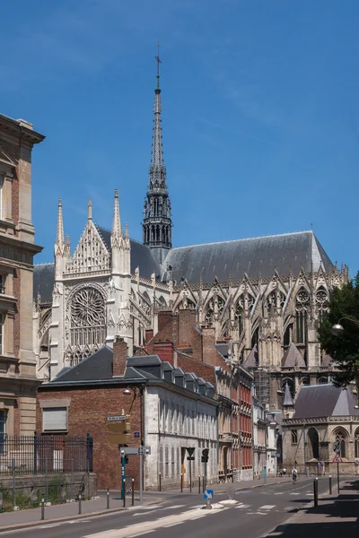 Város Amiens és a katedrális — Stock Fotó
