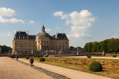 Chateau de Vaux le Vicomte ans its garden clipart