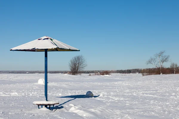 Snow beach in the winter with  umbrella — Stock Photo, Image