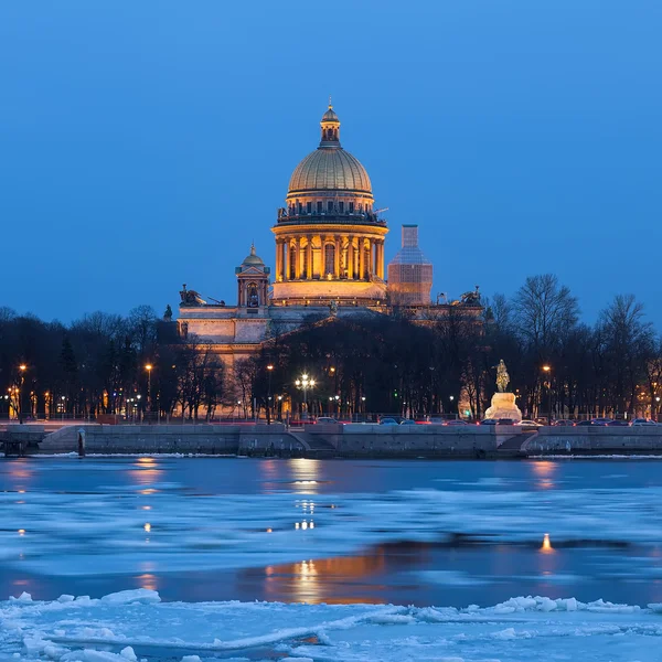 Исаакиевский собор в вечернее время, Санкт-Петербург — стоковое фото