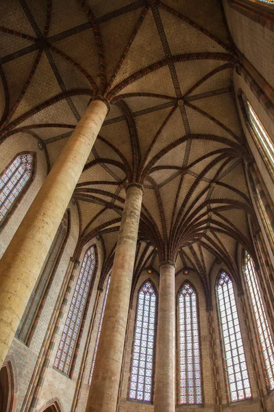 Interior of Basilica of St. Sernin in Toulouse, France — Stock Photo, Image