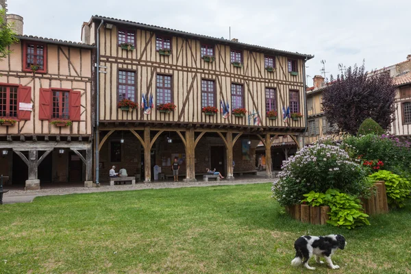 Wooden houses on the square in Mirepoix — Stok fotoğraf