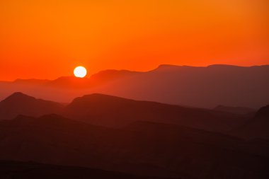 Dağlarda gün batımı