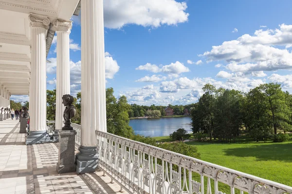 Vista desde la Galería Cameron en Catherine Park en Tsarskoe Selo — Foto de Stock