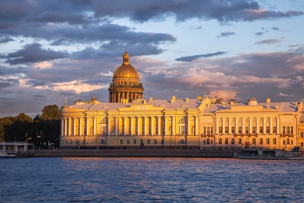 Senate and Synod building, Saint Isaac's Cathedral, St. Petersbu — Stock Photo, Image