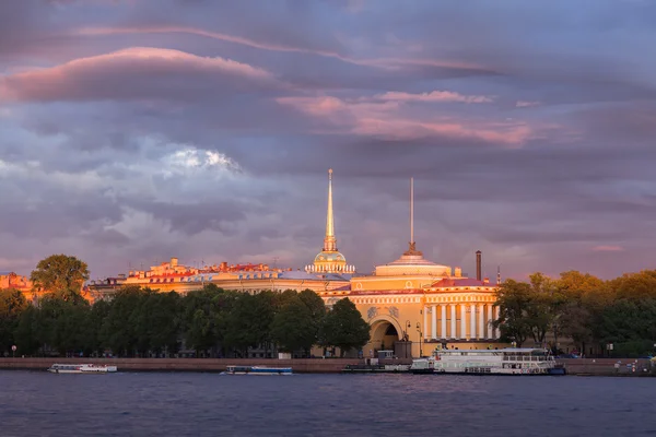 Edificio dell'ammiragliato, San Pietroburgo, sole serale — Foto Stock