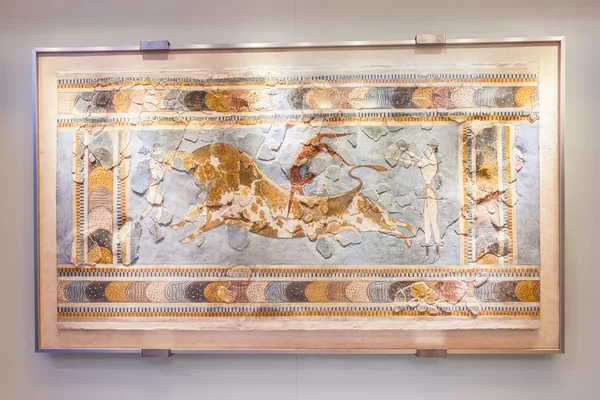 Kandiye Arkeoloji Müzesi, Crete fresk sıçrayan boğa — Stok fotoğraf