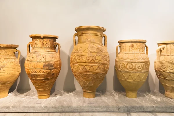 Vasos cerâmicos em Heraklion Museu Arqueológico de Creta, Gre — Fotografia de Stock