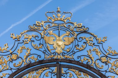 Catherine Palace altın kafes mavi gökyüzü, Tsarskoye Selo karşı