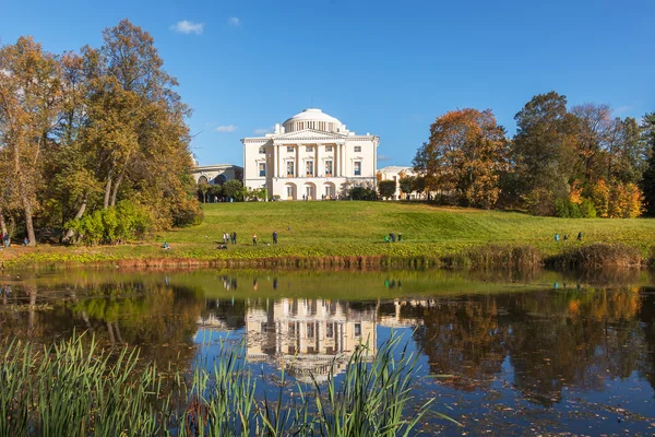 Palacio de Pavlovsk en Pavlovsk, cerca de San Peterburgo en Rusia — Foto de Stock