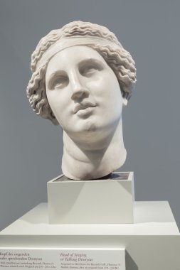 Başkanı şarkı ya da Dionysos Altes müzede, Berlin konuşuyor