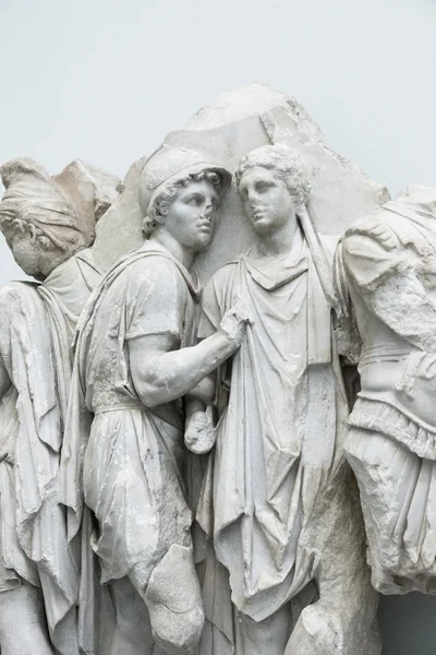 Detail van het Fries van Pergamon altaar in het Pergamonmuseum, B — Stockfoto