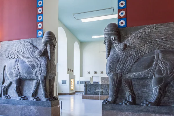 Os guardiões do Museu Pergamon, Berlim, Alemanha — Fotografia de Stock