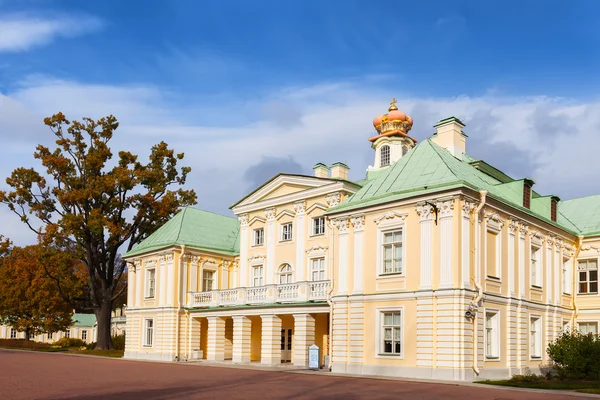 Grand Menshikov Palace sur (1710-1727) en Oranienbaum cerca de St. — Foto de Stock