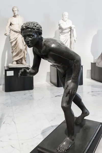 Bronzen standbeeld van atleet in Napels nationale archeologische Museu — Stockfoto