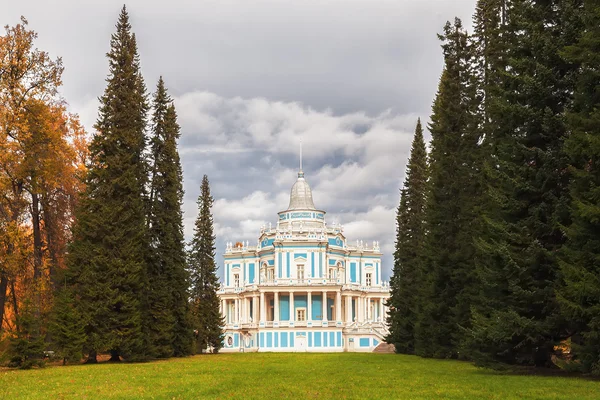 Colina corredera o Katalnaya Gorka en Oranienbaum, Rusia — Foto de Stock