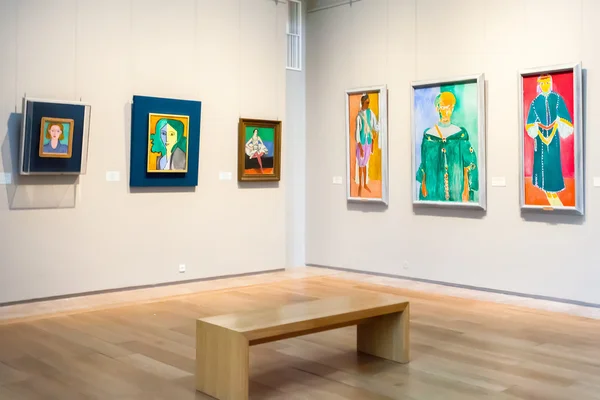 与印象派绘画 Henri Matisse 在博物馆大厅的 — 图库照片