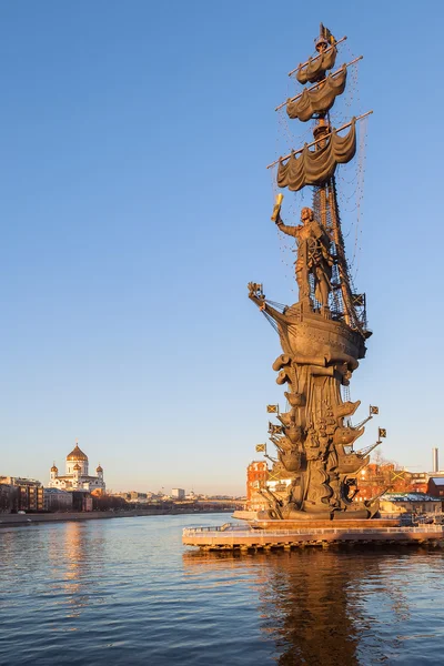 Monumento a Pedro Magno, Río Moskva, Catedral de Cristo t — Foto de Stock