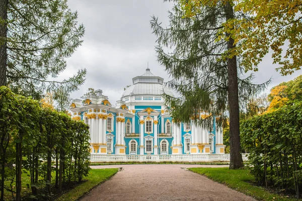 El Pabellón del Hermitage en el parque de Catalina en Tsarskoe Selo cerca — Foto de Stock