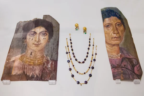 Retratos múmia Fayum e jóias antigas em Altes Museum, Berli — Fotografia de Stock