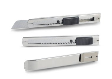 Beyaz arka planda çelik saplı kesme bıçağı, kırpma yolu var.