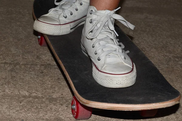 Skateboard Girl Feet Wearing Slippers Girl Doing Sport Skateboard Closed — Stock Photo, Image