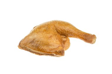 Tütsülenmiş tavuk bacağı beyaz arka planda izole edilmiş.