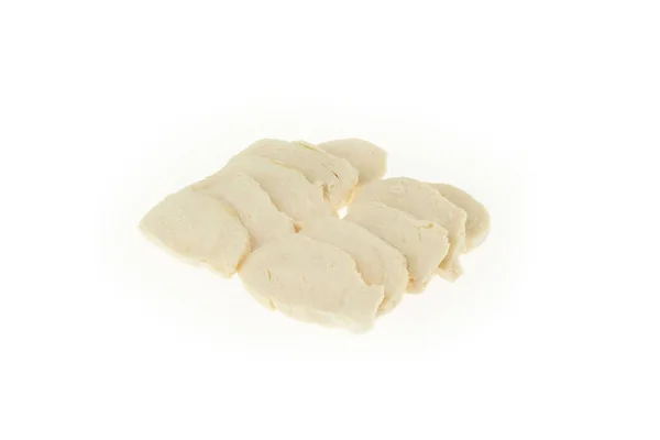 白い背景に鶏の胸肉の蒸しストリップ パックショット — ストック写真