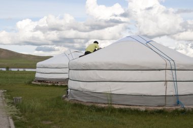 iğne ve iplik bir yurt ile barınma adam