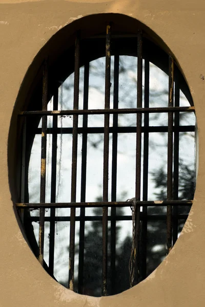 Oval window with grille — Stock Photo, Image