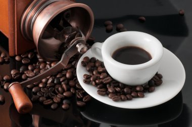 eski Napoliten değirmeni kahve ile beyaz Kupası