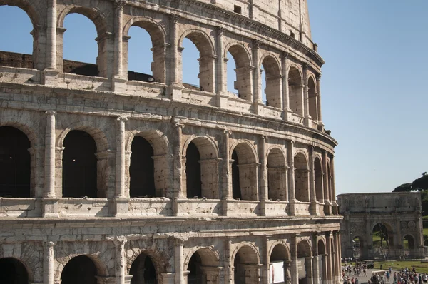 Colosseum gedurende de dag — Stockfoto