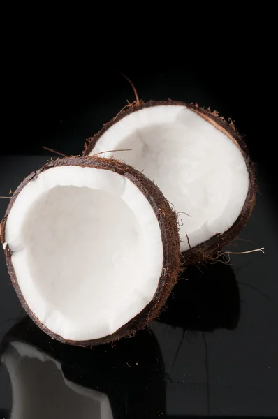 Kokos w połowie — Zdjęcie stockowe