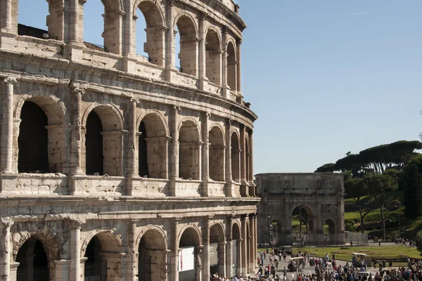 Colosseum gedurende de dag — Stockfoto