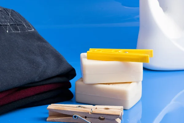 Soap, laundry pegs — Stock Photo, Image