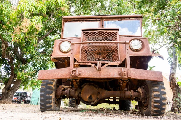 Una Vista Baja Viejo Camión Blitz Oxidado Tiempos Guerra Dejado —  Fotos de Stock