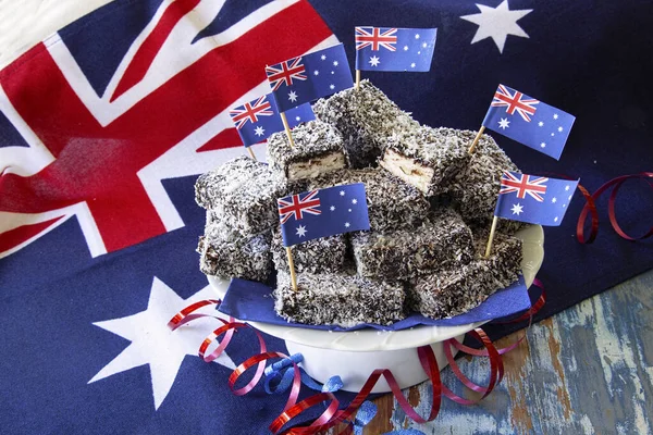 Tallrik Med Traditionell Choklad Och Kokos Lamington Kakor För Australien — Stockfoto