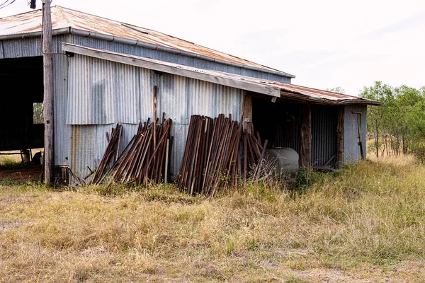 Παλιό Υπόστεγο Σφυρήλατου Σιδήρου Στο Central Queensland Που Χρησιμοποιείται Τώρα — Φωτογραφία Αρχείου