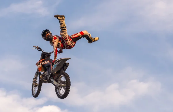 Khabarovsk - Ağustos 23: Fmx (Freestyle bir profesyonel atlı 