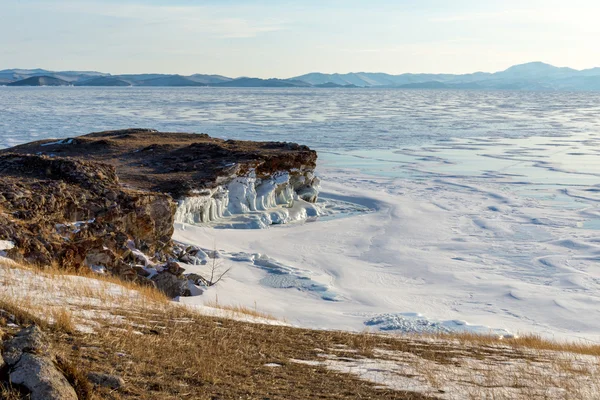 Buz Deniz Baykal, Rusya'nın sahilinde kış manzarası