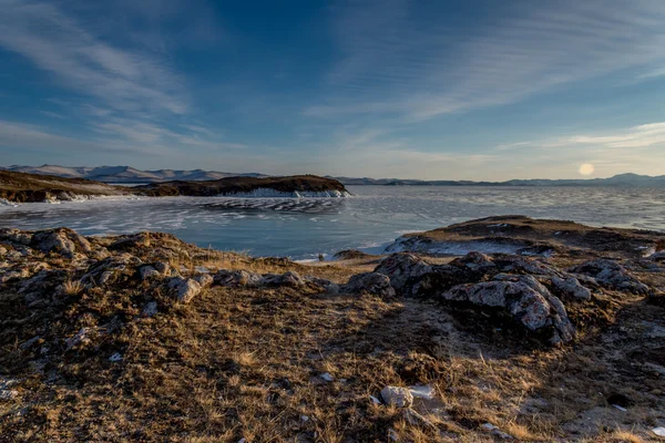 Buz Deniz Baykal, Rusya'nın sahilinde kış manzarası