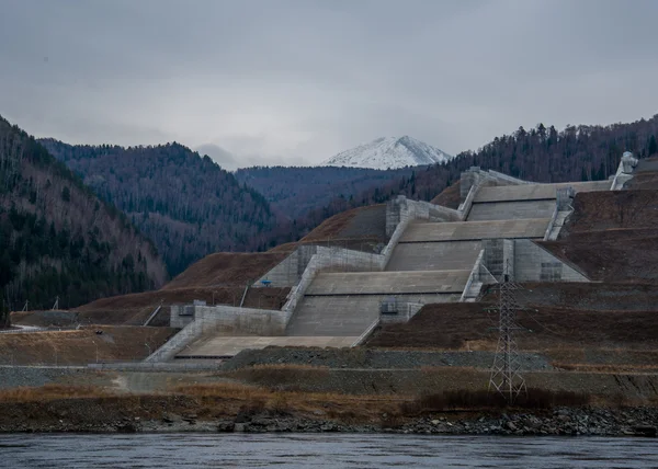 Sayano-Shushenskaya hidroelektrik yardımcı suyu 