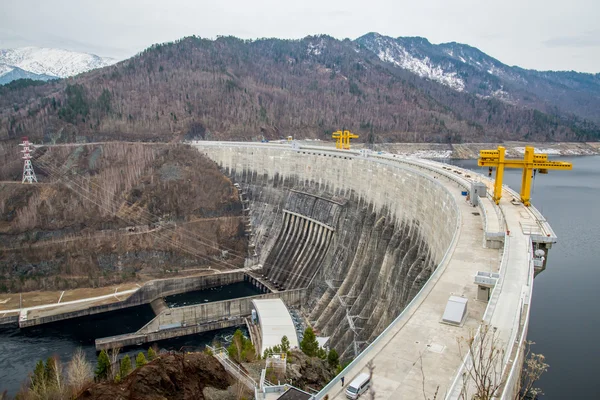 Sayano-Shushenskaya hidroelektrik tesisi, Rusya, baraj vie