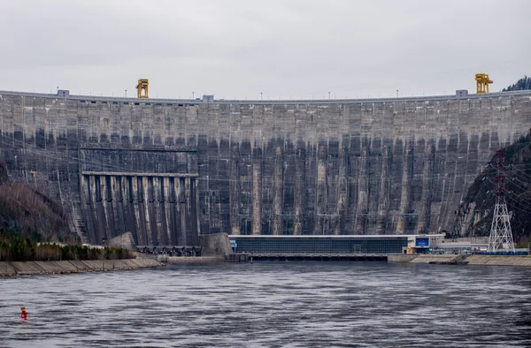 A barragem da usina hidrelétrica de Sayano-Shushenskaya, Rússia Imagem De Stock