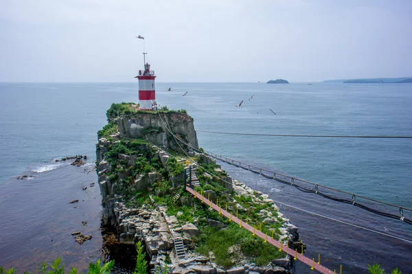 Yalnız bir kayaya - Basargin, deniz feneri E eski deniz feneri — Stok fotoğraf