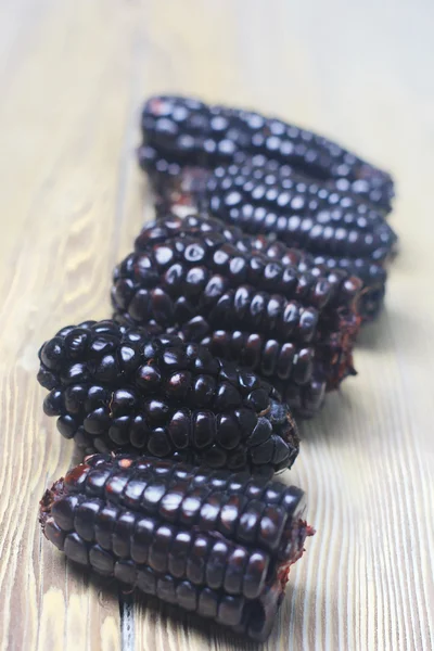 Kışın fuları olan kadın