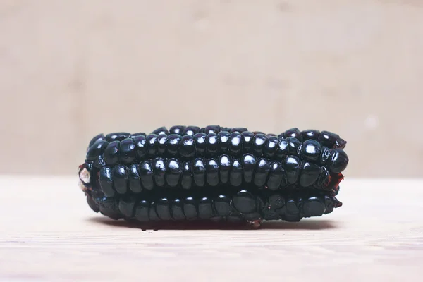 Kışın fuları olan kadın