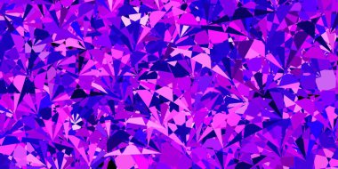 Koyu mor, rastgele üçgenli pembe vektör dokusu. Üçgen şekilleri soyut bir şekilde renk değişimine sahiptir. Reklamlarınıza basit bir ekleme..