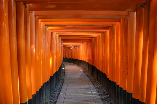 Red tori gate at Fushimi Inari Shrine in Kyoto, Japan — Stock Photo, Image