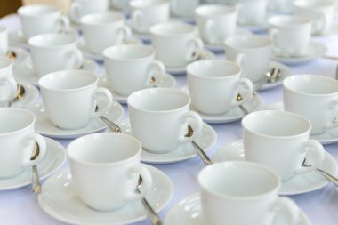 Boş bardak kahve Tim Ziyafet için bekliyor